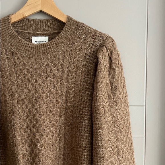 Abercrombie & Fitch Women’s Tan Mockneck Sweater - Picture 2 of 6